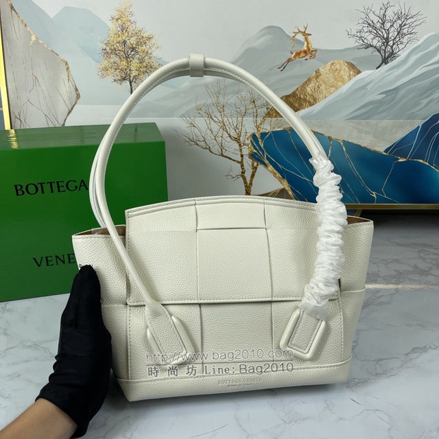 Bottega veneta高端女包 KF009 寶緹嘉爆款ARCO編織款荔枝紋石膏白手提包 BV經典款ARCO蝙蝠包  gxz1223